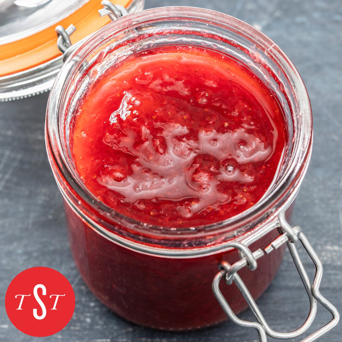 Our homage to the fridge continues w/ a recipe for Strawberry Refrigerator Jam from @testcook. With this small-batch recipe, you preserve more of the fruit’s fresh taste & you don’t need to invest in bushels of berries or fancy canning supplies. Recipe: splendidtable.org/story/2022/03/…