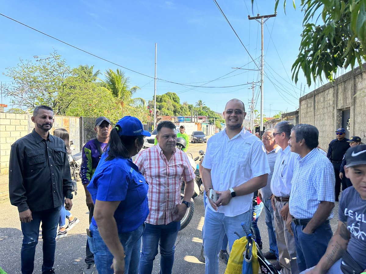 pedroluisanchez's tweet photo. Hoy estuvimos en el Municipio Tinaco acompañando y colaborando con nuestro hermano @jzamora_oficial y su programa Plan Tiramuto donde atiende a su pueblo con jornadas médicas y sociales 
Vamos Palante 💪 https://t.co/bjIBLL4OAy