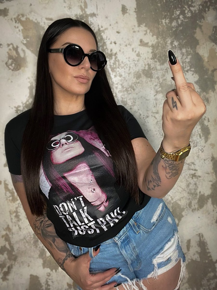 Wir alle wissen, dass ein Mittelfinger, der dir zeigt, wo dein Platz ist, dich schwach macht! Der Finger sagt dir mehr als tausend Worte! 🖕😈

<a href="/Toxicsugga/">𝐓𝐨𝐱𝐢𝐜𝐬𝐮𝐠𝐠𝐚</a> trägt ihr eigenes @fypm_official Shirt 🥰

#fypm