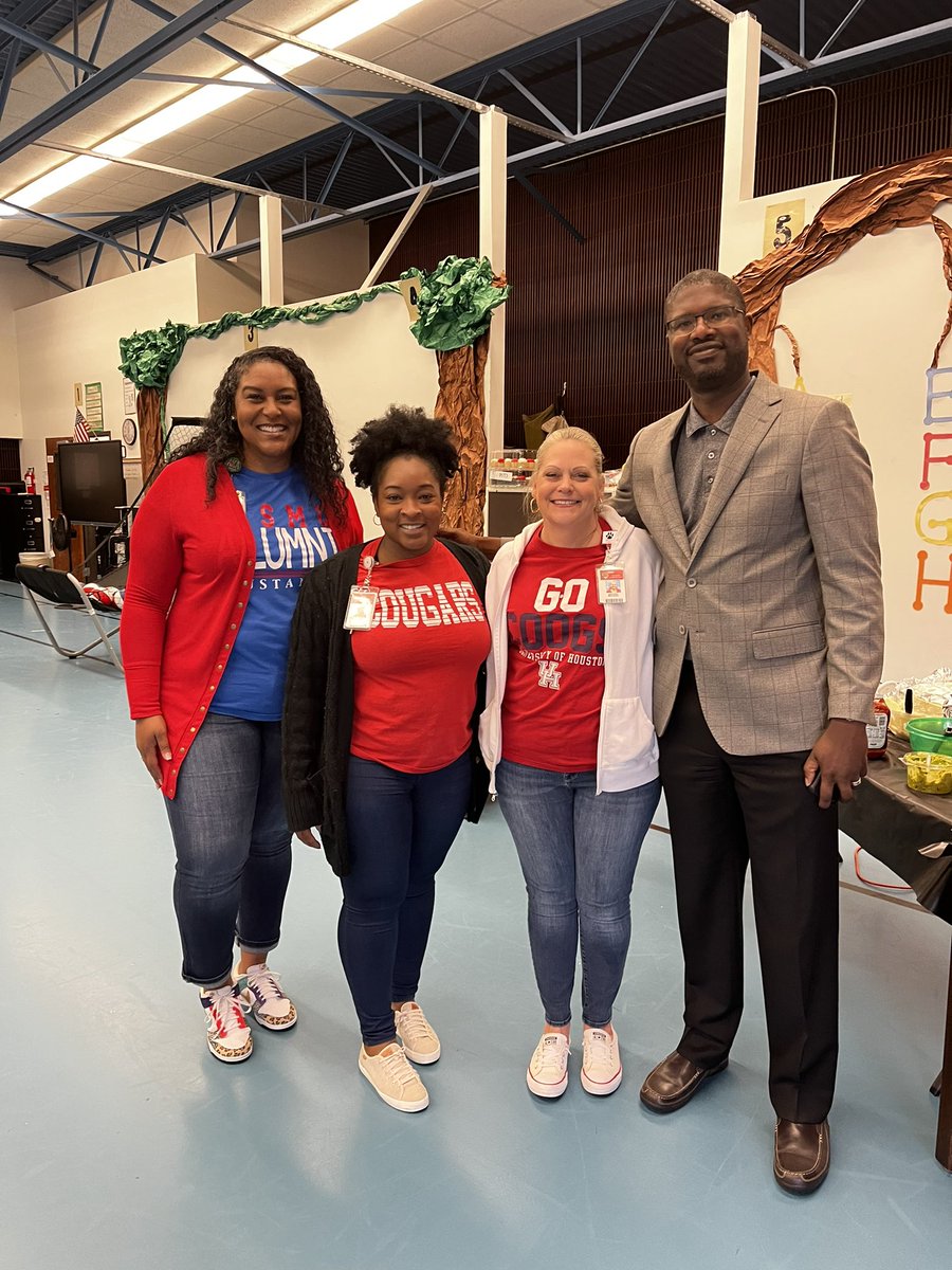March Madness fun at <a href="/KennedyCougs/">Kennedy Elementary</a>! #AliefProud #MarchMadness