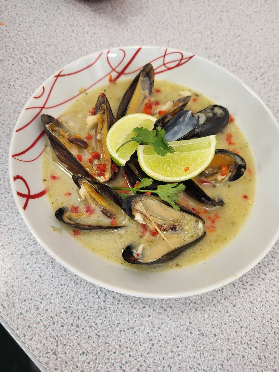 A great week for fish at Hanley Castle High School. Our Year 9 and 10 pupil's had a go at preparing and cooking a mixture of seafood. Thank you #fishheroes for the £100 voucher towards the fish! @HeroesFish @FoodTCentre @UWPGSEC @teachfoodWorc