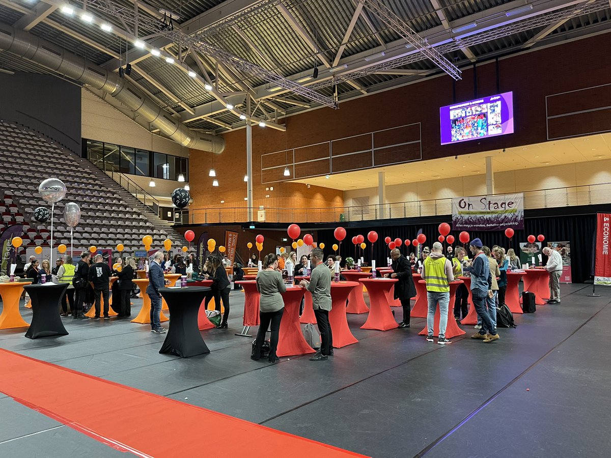 Amy van der Ham tweet media