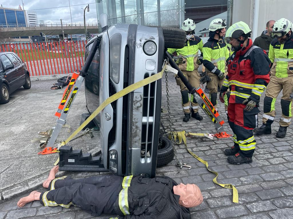 jarbo006's tweet photo. Me encanto la jornada gracias a los bomberos de coruña @Urbantech_es https://t.co/vEh9yFV6rn