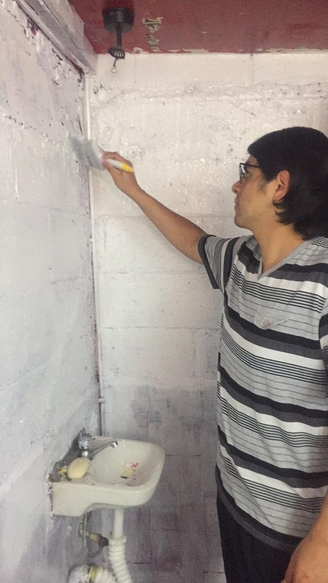 multiforoalicio's tweet photo. Alicia esto no es un adiós...
2 etapa 
Remozando y pintando baños para entrega al casero
Tssssssssssssss, duele https://t.co/RdCNibsM1J