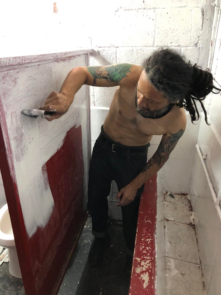 multiforoalicio's tweet photo. Alicia esto no es un adiós...
2 etapa 
Remozando y pintando baños para entrega al casero
Tssssssssssssss, duele https://t.co/RdCNibsM1J