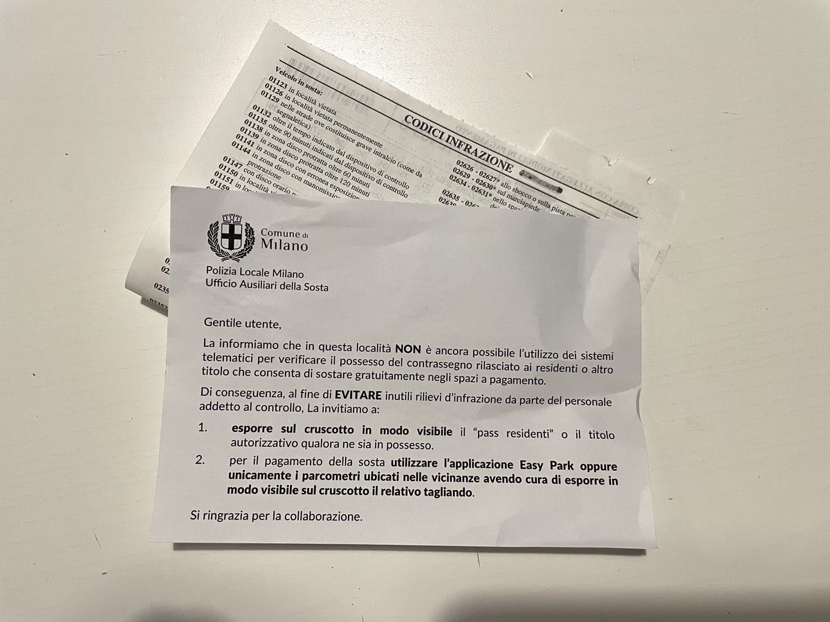 gabrielepece's tweet photo. @AlfonsoFuggetta Ma non finisce qui purtroppo: hai l’auto elettrica, hai compilato il PDF, ti arriva un permesso digitale che ti dicono gagliardi che non serve esporre…ma poi ti fanno la MULTA con foglietto di “cortesia”. #ridicoli https://t.co/RnN7p8H1yE