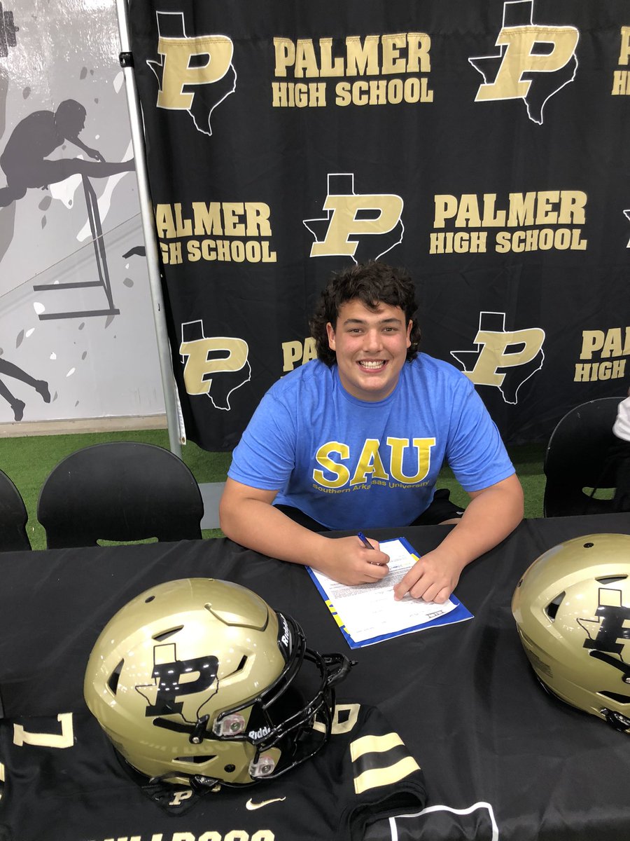 JettMaxwell67's tweet photo. So thankful to finally be able to make it official! Can’t wait to continue my academic and athletic career at Southern Arkansas University!                    Let’s Ride💛💙        @muleriders @SAUFootball @MuleriderSports @CoachPond53 https://t.co/BMeN6QMXLw