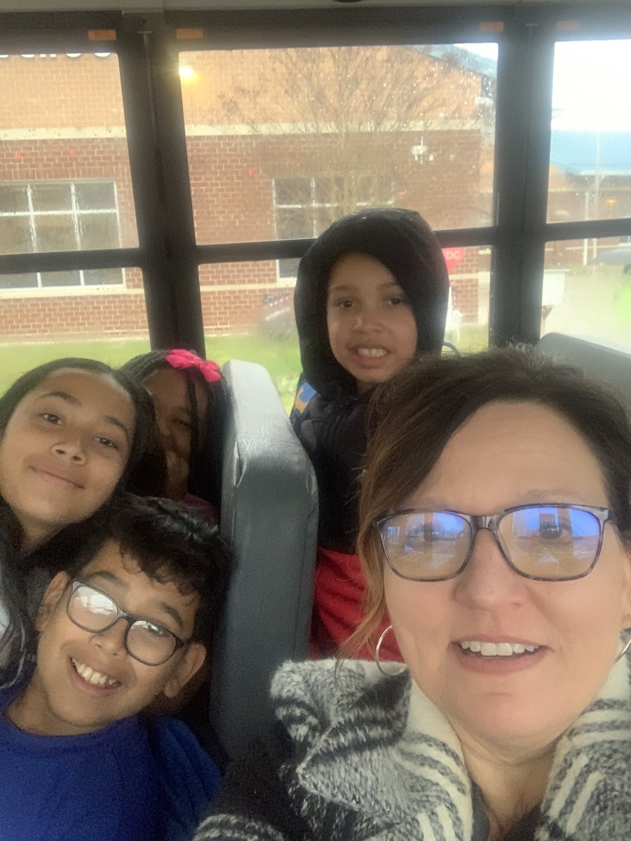 On this rainy afternoon, Principal Downey is riding the bus with some awesome Chris Yung students! Happy Friday! <a href="/PWCSNews/">PWCS</a>  <a href="/LDMcDade/">LaTanya D. McDade, Ed.D.</a>