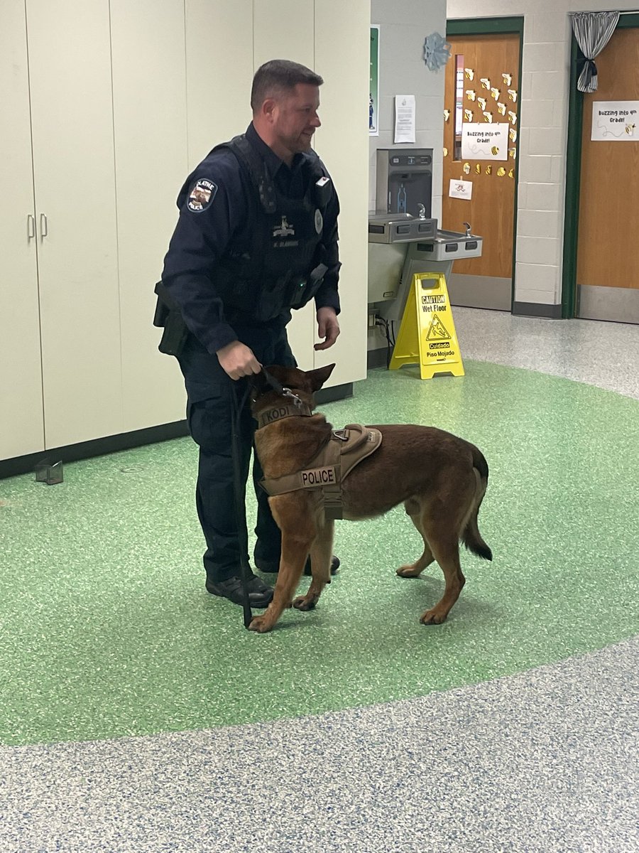 hn_huskies's tweet photo. Shout out to @OlathePolice -K9 Unit for coming to talk to our 3rd graders about your profession!  Such a fun way to make a connection with a story that our students have been working with! 🚔👮‍♀️👮‍♂️🚓🐕🐶🐾@olatheschools @hnhuskies #opsfortheirfuture https://t.co/UcEaWo0YQ7