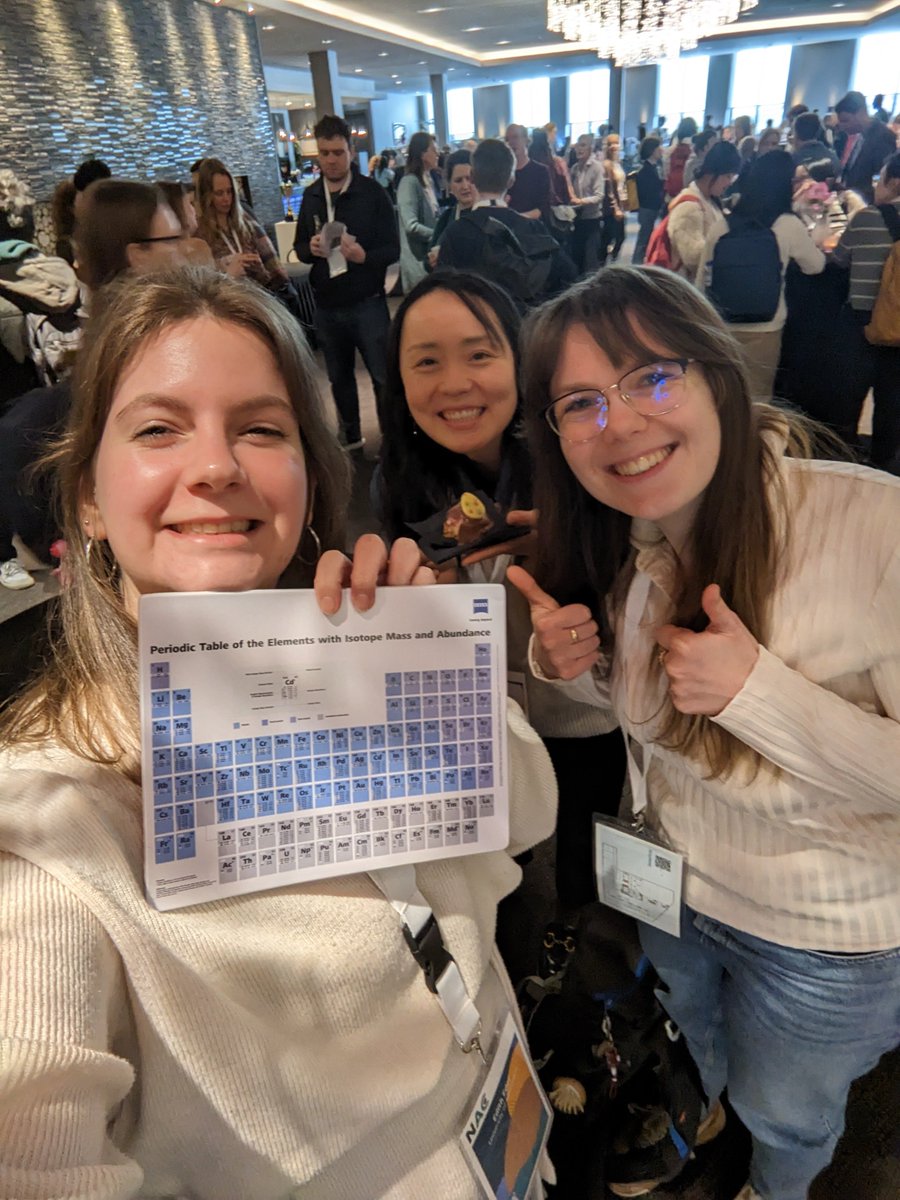 @NanZhang_0211, <a href="/MariePetersdorf/">Marie-Charlott Petersdorf</a> and I were very happy about my new mouse pad!
#NACGEO
