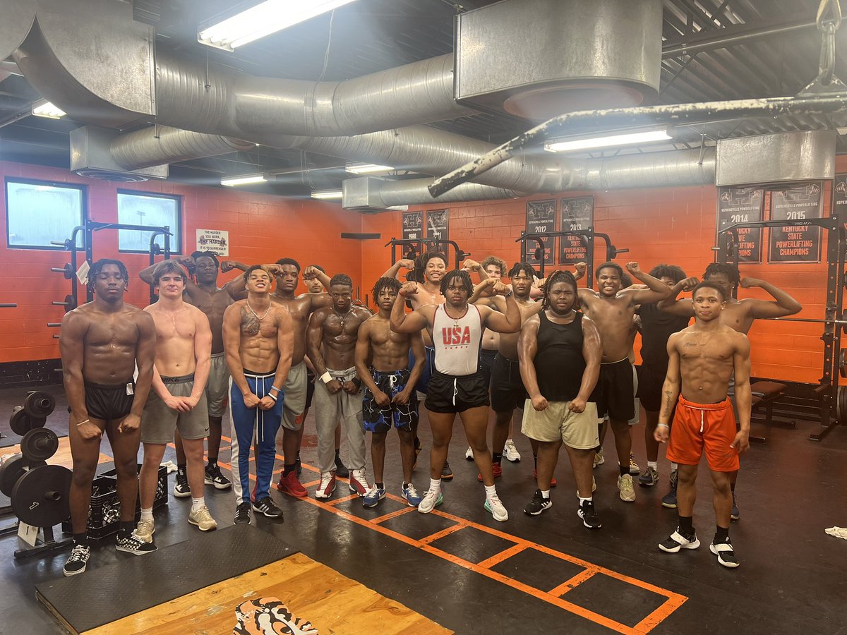 CoachMarcAClark's tweet photo. Last Block saw that schedule release today and got after it!!
#TigerBuilt
#Team119
#WinTheDay https://t.co/tZ1BiYseli
