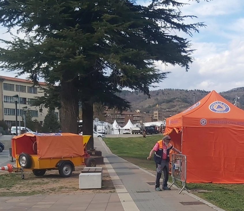 ProtCivilRipoll's tweet photo. Presents un any més a la Fira de les 40 hores 2023 de #Ripoll
Exposem el material conjunt de la @adf223 

#ADF223 #ADF #AVPC https://t.co/Br48JGXpQu