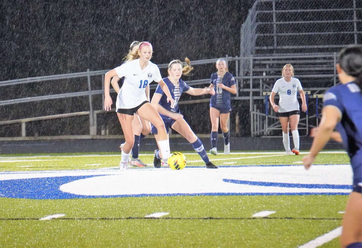 EllnerAvery's tweet photo. Loving every minute of playing for my varsity high school team! #chsgirlssoccer #revengetour https://t.co/G4iYPt3Uov