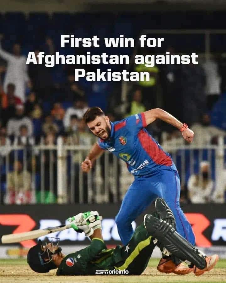 Real_AryanKhan's tweet photo. بریا مو مبارک!
زنده باد آبی پوشان قهرمان افغانستان!

د افغانستان د کرکټ ملي لوبډلې پاکستان ته په لومړي ځل په نړیوال کرکټ کې تاریخي ماته ورکړه 🇦🇫.
First win for #Afghanistan Against #Pakistan  #PakistanCricket #PAKvAFG #aryankhan https://t.co/RuPxSSW6ip