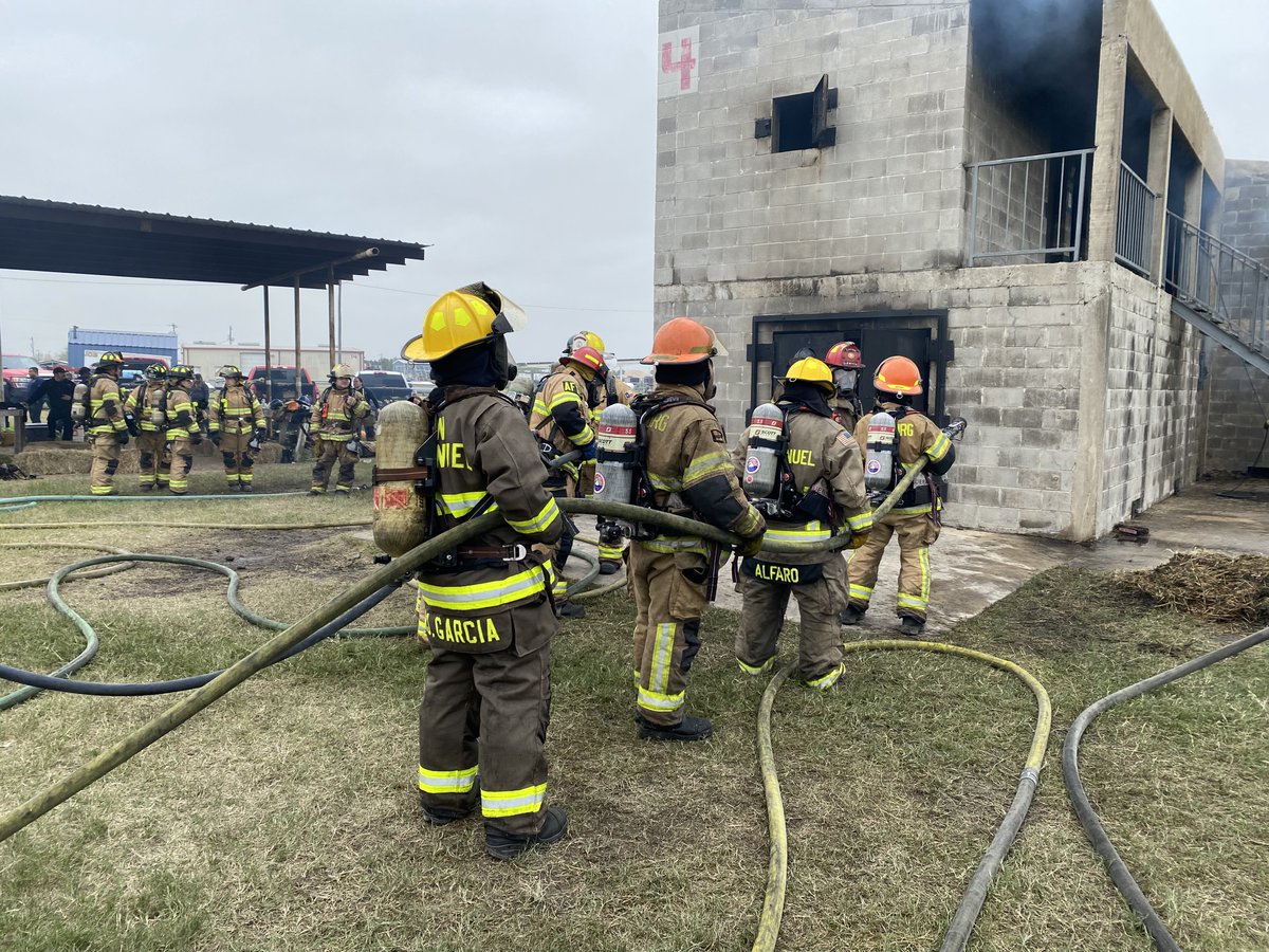 cityofedinburg's tweet photo. ๐ฅ Big props to our Edinburg FD! They hosted the RGVFFMA 73rd Annual Fire & Public Safety Academy and it was a huge success! An estimated 500 first responders attended classes in firefighting, rescue, emergency management, technical rescue, and leadership. #AlwaysOnHand ๐ ๐งฏ ๐จโ๐ https://t.co/qkGltGt3yx