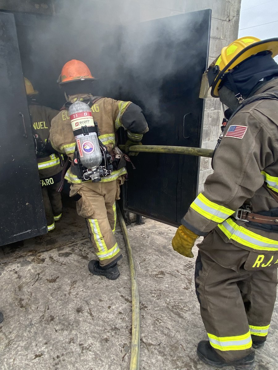 cityofedinburg's tweet photo. ๐ฅ Big props to our Edinburg FD! They hosted the RGVFFMA 73rd Annual Fire & Public Safety Academy and it was a huge success! An estimated 500 first responders attended classes in firefighting, rescue, emergency management, technical rescue, and leadership. #AlwaysOnHand ๐ ๐งฏ ๐จโ๐ https://t.co/qkGltGt3yx