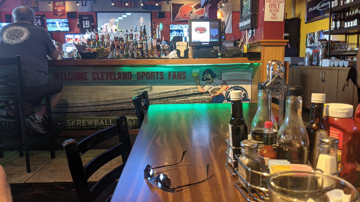 LemsTravie's tweet image. Heyyyyy @machinegunkelly #Fuzzys #bar