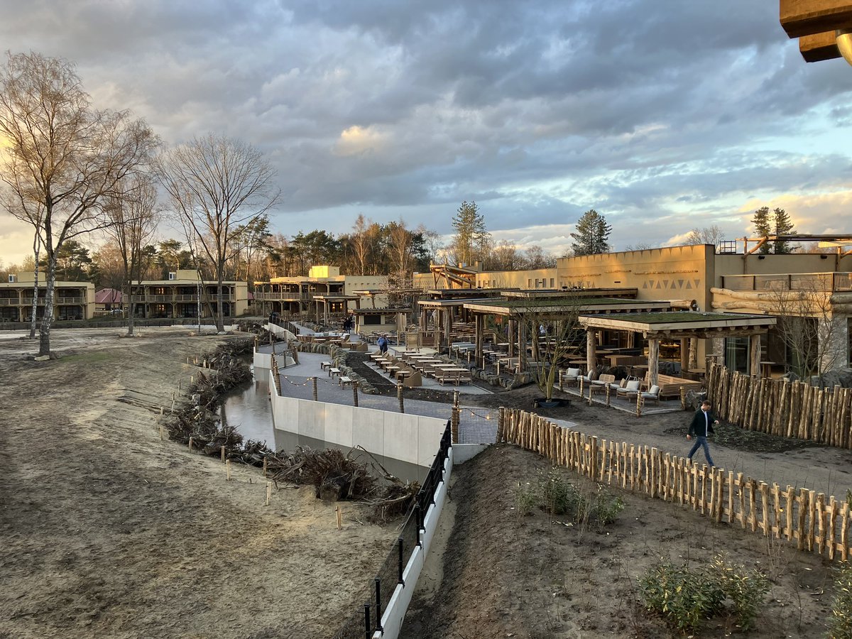 Vanavond was het zover: de opening van Beekse Bergen Safari Hotel. Een schitterende accommodatie waar je wakker wordt tussen de struisvogels, zebra’s en giraffen. Wat een aanwinst voor onze gemeente, onze regio en ver daar buiten. Proficiat familie Lips!