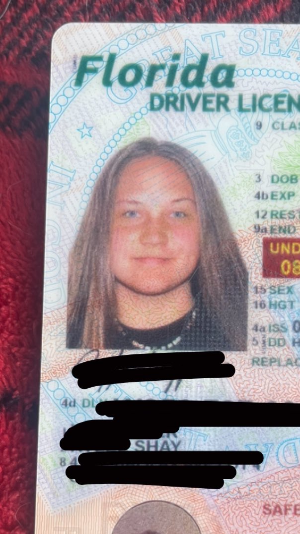shesshayy_'s tweet photo. can we talk about this 4 year difference?!? who is she?? https://t.co/6y4mRLaaAQ