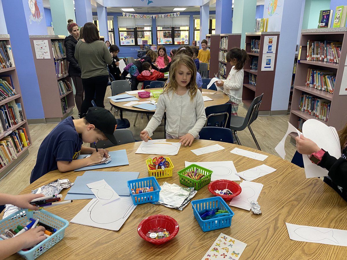 BL students made items for Haft-Sin to celebrate Nowruz. A mirror and a goldfish bowl for the table. ⁦<a href="/BLDolphins/">Bay Laurel Dolphins</a>⁩ ⁦<a href="/LVUSD/">LVUSD</a>⁩