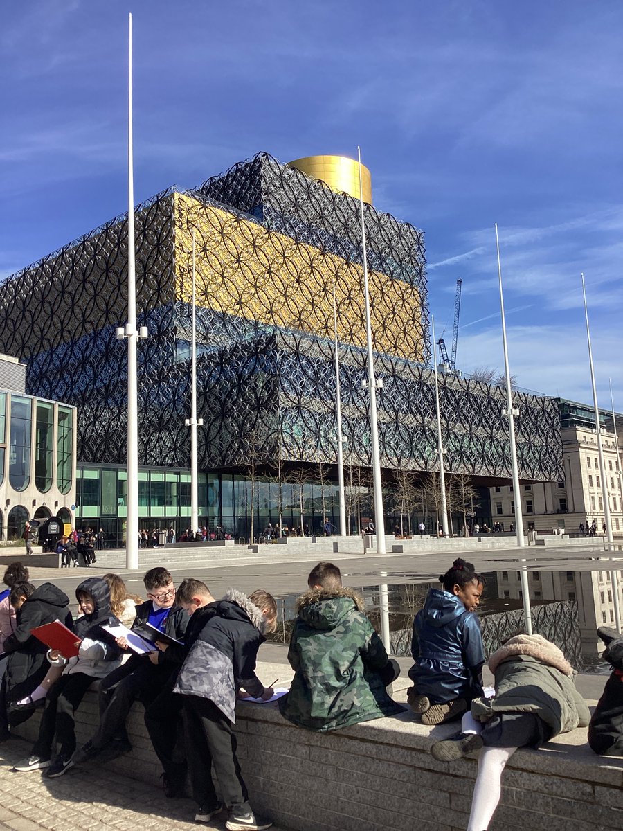 It's been a busy week in #year3 After a visit from Manglejaw at the #nothingtoseeherehotel @StevenLenton @sbutlerbooks we headed into #brum to find some landmarks for ourselves #lovewherewelive @LibraryofBham @BirminghamEdu @ExcelsiorMAT