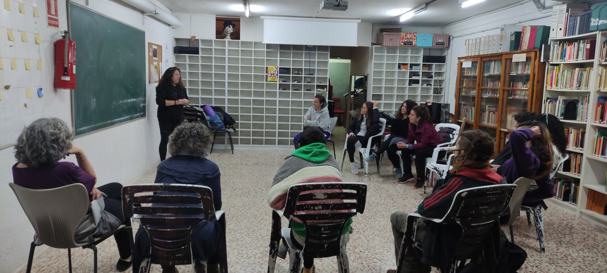 EspaiGramenet1's tweet photo. Taller autodefensa transfeminista al @EspaiGramenet1 amb Mireia Redondo. Empoderar-nos, fer xarxa i fer comunitat és bàsic!!
✊✊✊✊
, https://t.co/Onfcn9Uvwe