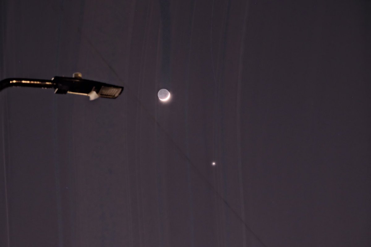 #themoonandvenus #waxingcrescent #illuminated #darksideofthemoon