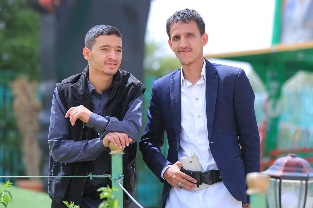 اقسم بالله ان اسوء خبر سمعته بحياتي هو اليوم .. قطعة مني أُخذت الى عند الله ..!
سندي واخي وشقيقي الذي لم تلده امي عبدالملك رازح استـشهد اليوم 💔
اااااااااااح ااااح 💔