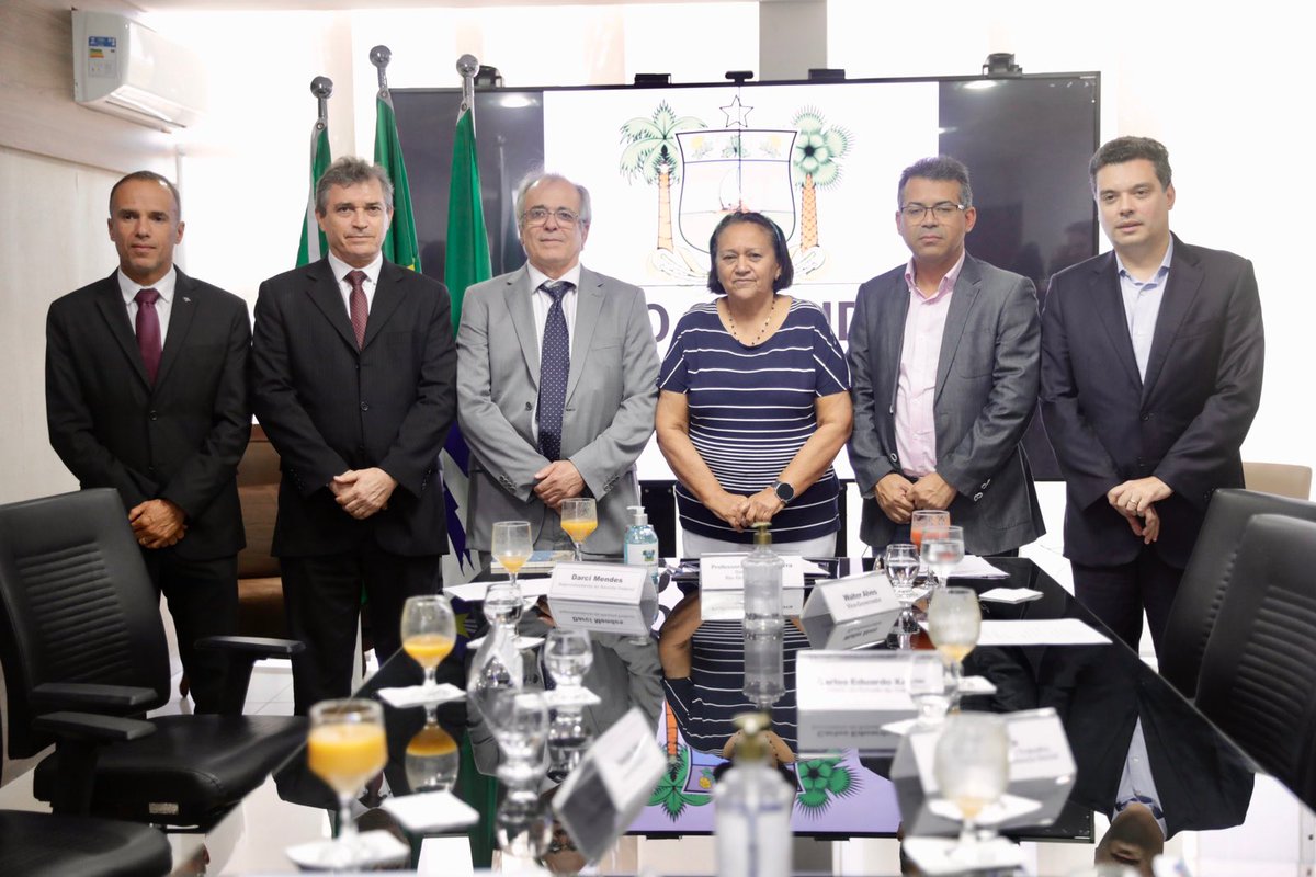 fatimabezerra's tweet photo. Ontem (23), o ministro @Haddad_Fernando nos ligou para comunicar que a superintendência regional da @ReceitaFederal chegaria hoje em Natal. Darci Mendes, superintendente da Receita Federal, Ginaldo Freire, superintendente adjunto, e Wyllo Marques, delegado da Receita Federal,…
+ https://t.co/MTEsR9SJ3n
