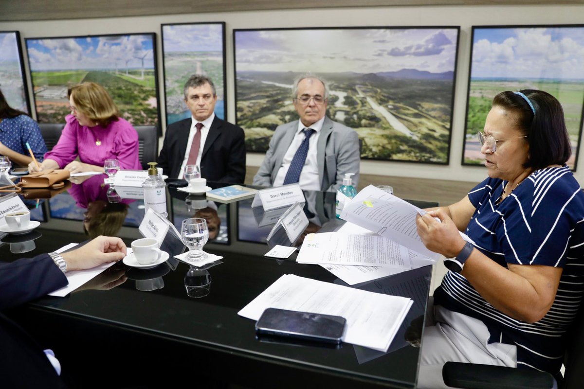 fatimabezerra's tweet photo. Ontem (23), o ministro @Haddad_Fernando nos ligou para comunicar que a superintendência regional da @ReceitaFederal chegaria hoje em Natal. Darci Mendes, superintendente da Receita Federal, Ginaldo Freire, superintendente adjunto, e Wyllo Marques, delegado da Receita Federal,…
+ https://t.co/MTEsR9SJ3n