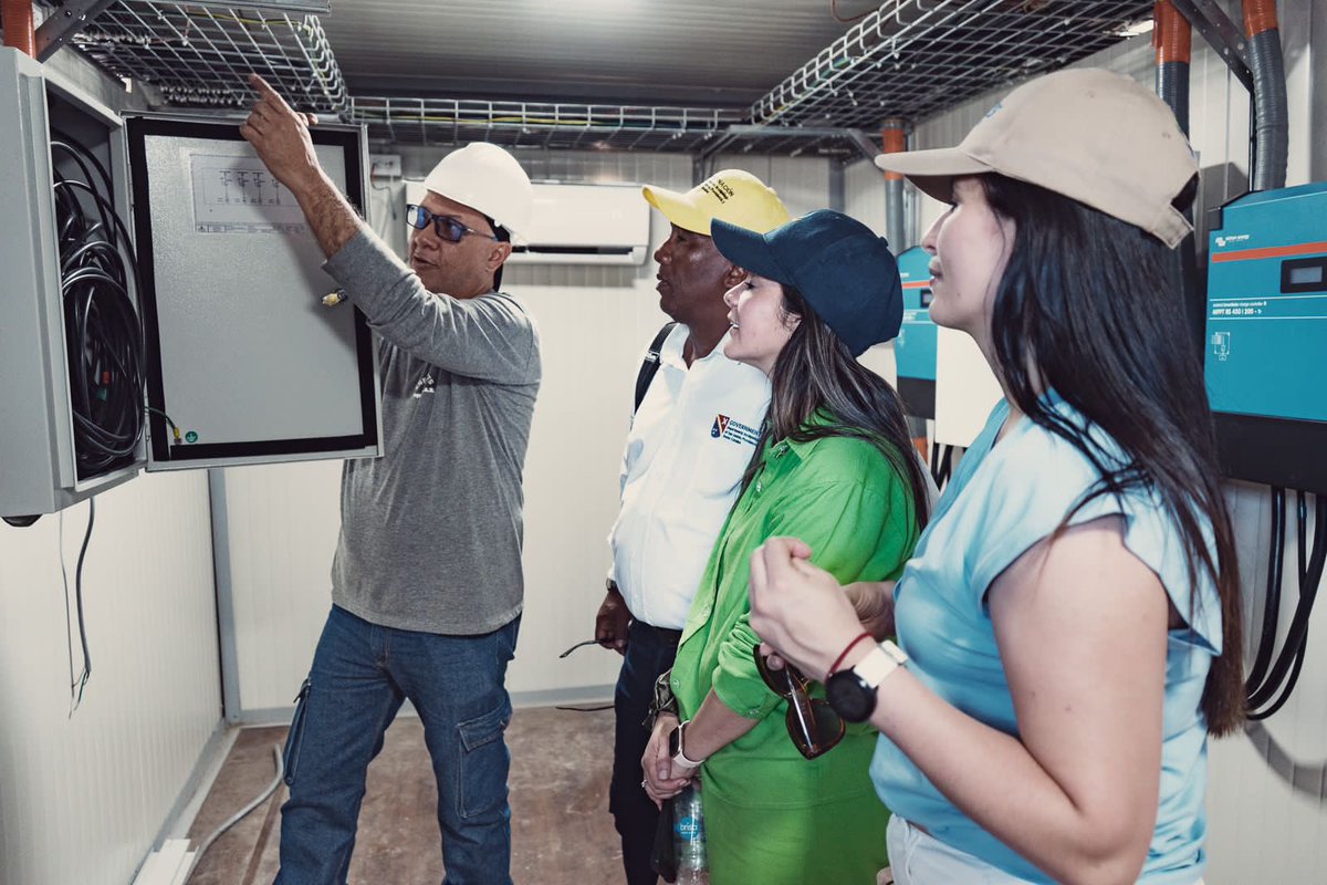 Sesión #juntaordinaria No 176 de #eedascleanenergy
 
Previo a la reunión, se hizo un recorrido en la isla de #SanAndrés y en #Providencia, por los #proyectos ejecutados, en ejecución y los que ya han sido #aprobados, y pronto iniciarán.
 
#minenergía #minhacienda #gobernaciónsai