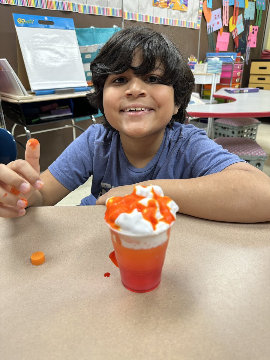 Making a cloud in a cup was a success! ☁️😃 <a href="/WeAreHTSD/">WeAreHTSD</a> <a href="/HTSD_Wilson/">Wilson Elementary School</a>