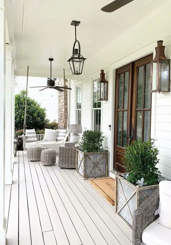ExitFlagship's tweet photo. Charm is the byproduct of this font porch's design. #hometips #exteriors  https://t.co/Wc9LtVxgc2 https://t.co/BmX2mk8B7X