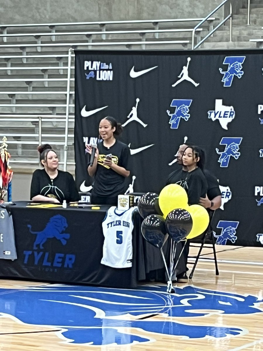 Claude Lane tweet media