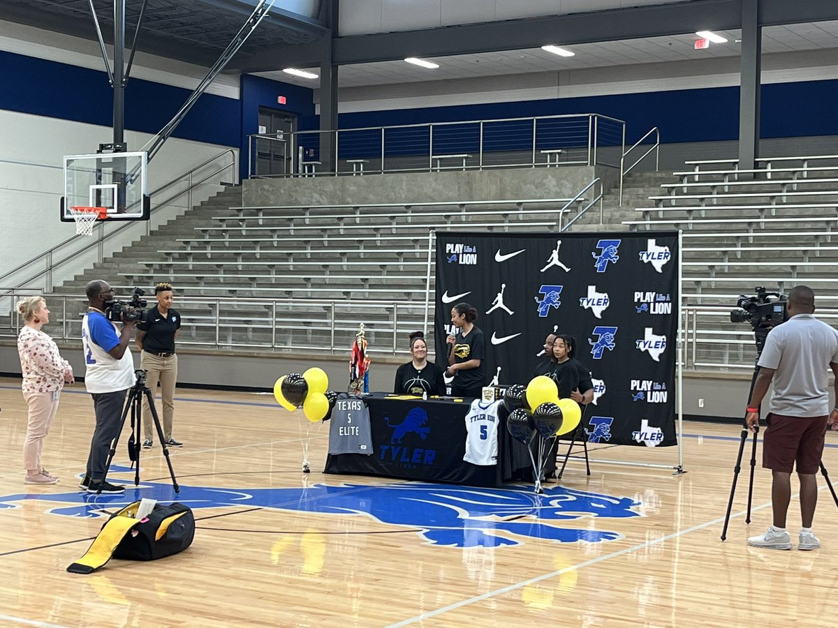 Claude Lane tweet media