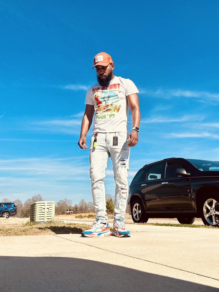 DJTHustle's tweet photo. "If you are not willing to risk the usual, you will have to settle for the ordinary." Jim Rohn
🇳🇬🤟🏽❤️🧿
#SaluteTheHustle
#CantBeUglyTho
#KarolinaCartel
#PreciseEnt
#Phuck12 https://t.co/PdeWX1kwoV