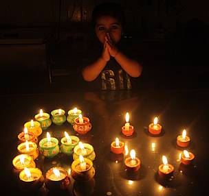 _BabunSoma's tweet photo. @EARTHHOUR - is an annual tradition in which PEOPLE SWITCH OFF THEIR LIGHTS to spread awareness about sustainability &amp;: climate change.
Let d 1hr dat is d EH inspire us to make d WORLD a better place for d remaining 8.760 in d year.
#EarthHour2023 8.30-930pm https://t.co/GwdFXBIldW