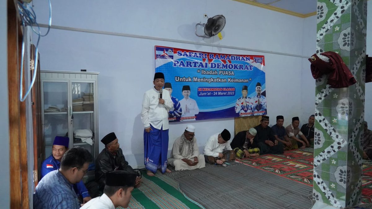 BanyuwangiS14P's tweet photo. Mempererat ukhuwah adalah bagian dari kontribusi kita dalam merawat persatuan &amp; kesatuan Bangsa apalagi di Bulan Ramadhan, inilah yg dilakukan oleh Ketua DPC @PDemokrat Banyuwangi Bp @Michael27179015 dgn agenda acara Safari Ramadhan bersama para Kyai, DPAC &amp; Fokkal Kec Glagah https://t.co/lei6oENxQm