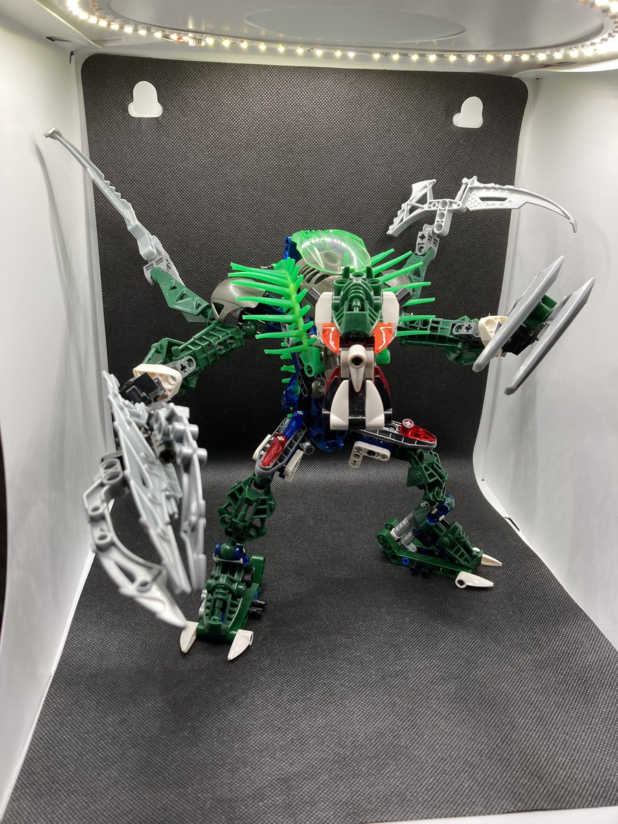 hk11259's tweet image. 部屋片付けの合間に増殖した、我が家のハンター達その1 セントラック

 #BIONICLE
#バイオニクル
#darkhunter