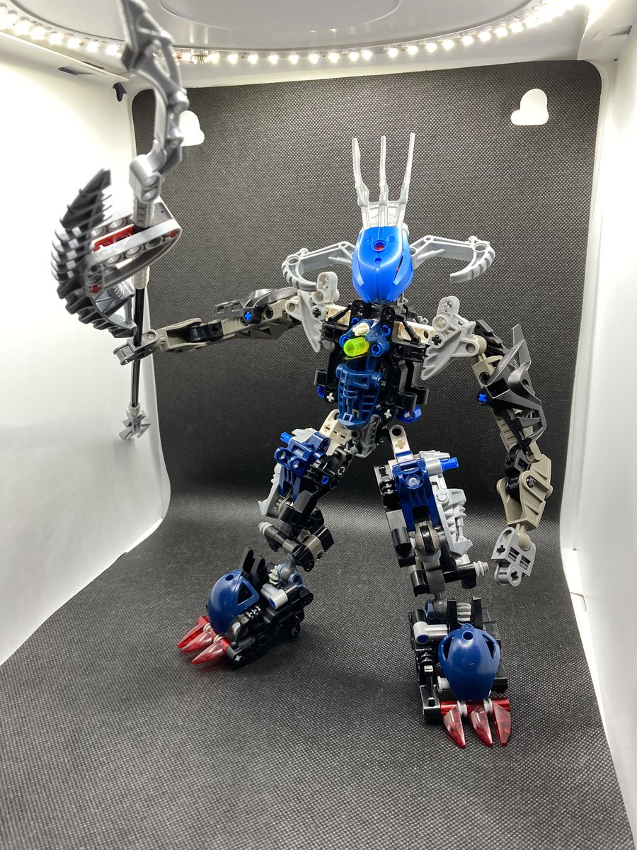 hk11259's tweet image. 部屋片付けの合間に増殖した、我が家のハンター達その2 エンシェント
パーツ足りな過ぎて、別物になった

 #BIONICLE
#バイオニクル
#darkhunter