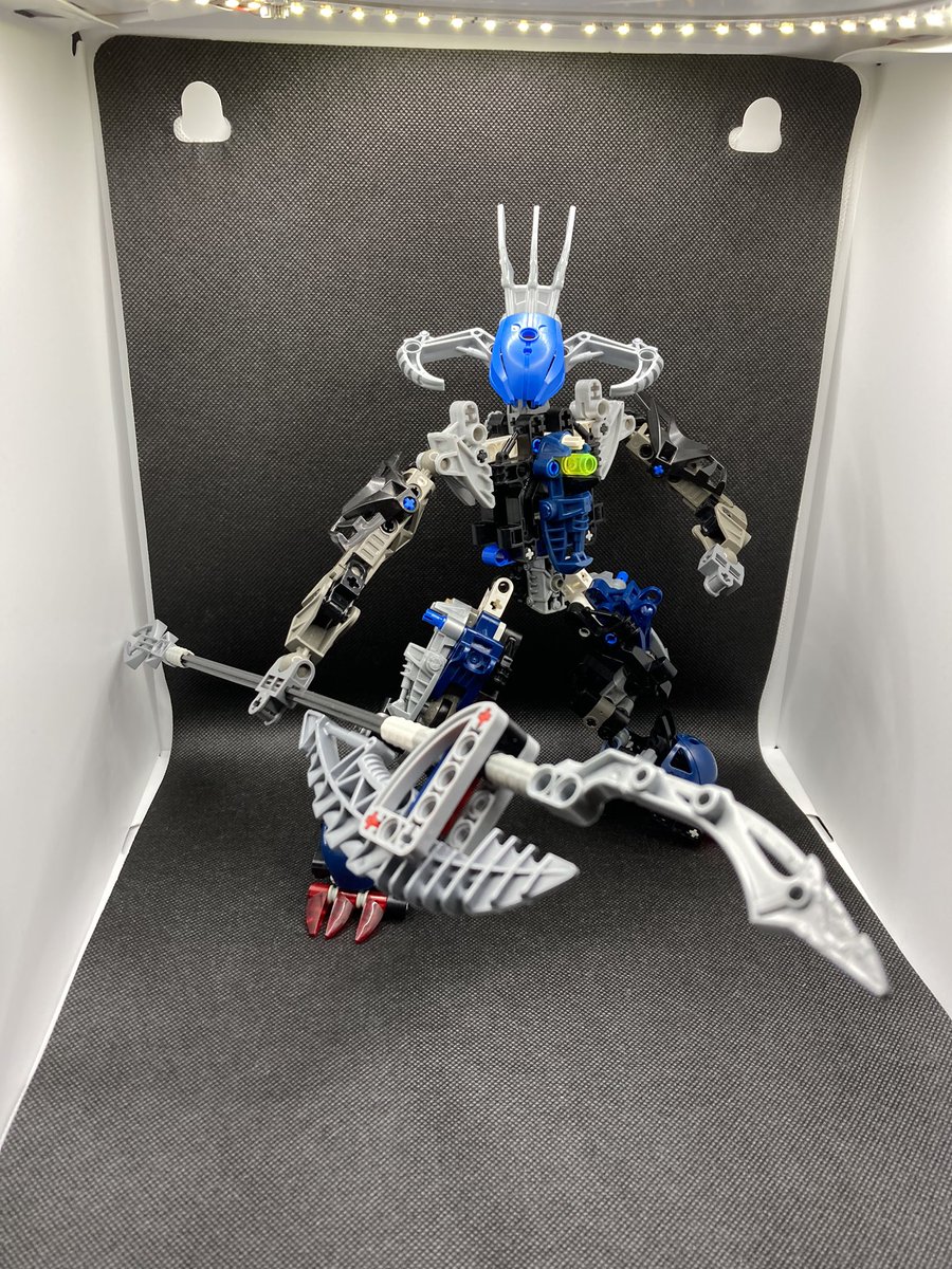 hk11259's tweet image. 部屋片付けの合間に増殖した、我が家のハンター達その2 エンシェント
パーツ足りな過ぎて、別物になった

 #BIONICLE
#バイオニクル
#darkhunter