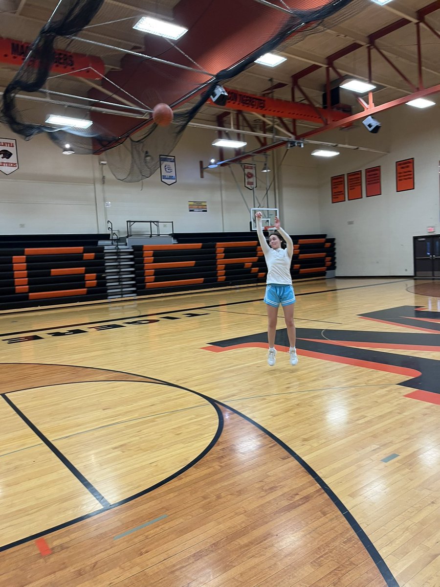 JasonMiller_88's tweet image. @CCCougarsWBB season for @Lexi_Miller04 may have ended•••but practice hasn’t…
#MillerTime 
#Pullit