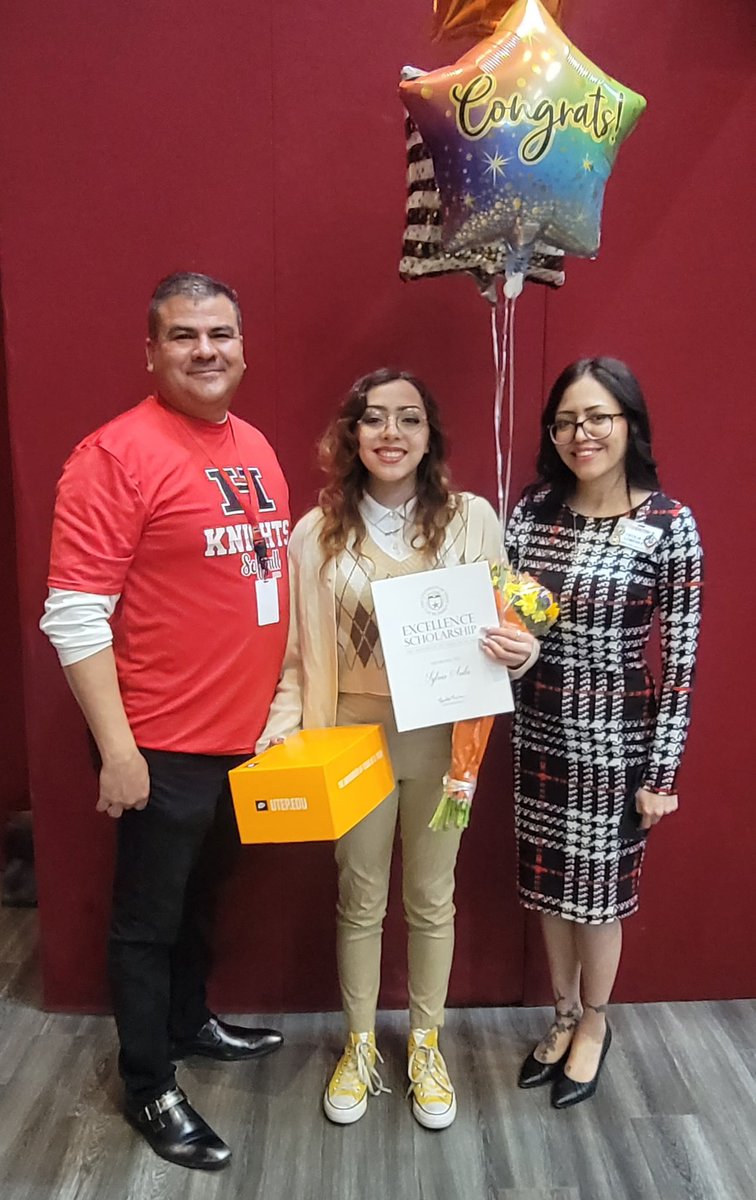 So proud of my girl and all our Knights that received scholarships to UTEP!
🧡💙⛏️🖤❤️🏰🛡️
#KingdomOfChampions

@JMHanksHigh @HanksHSGoCenter @RCadena2001LTD