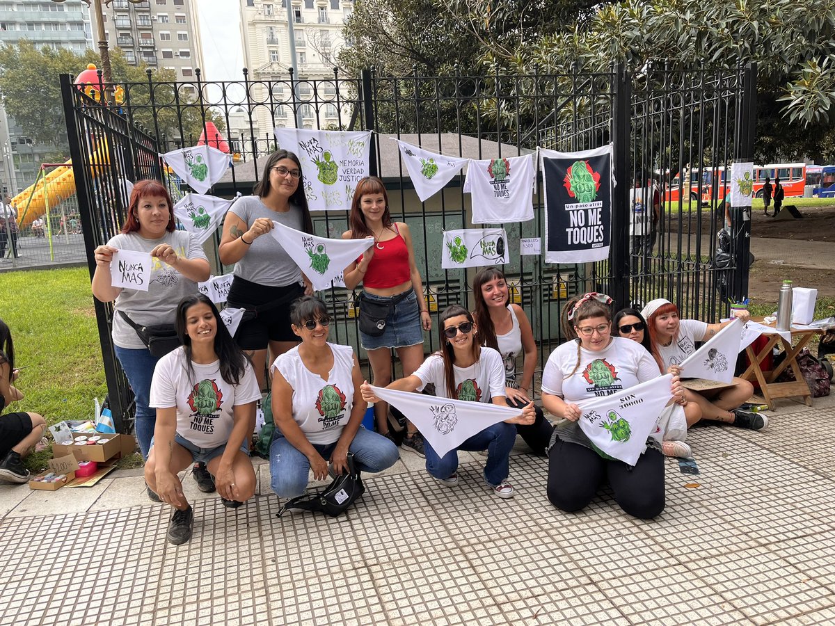 KalikSebastian's tweet photo. El grupo “no me toques” se hizo presente en la marcha. #24MEnPublicable https://t.co/4zuVpN0ZgX