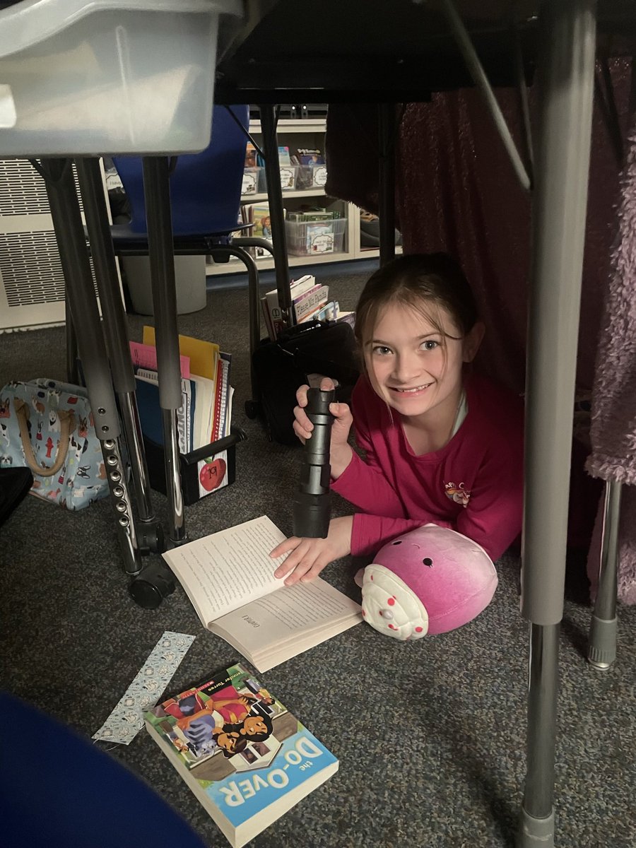 MrsGurney4's tweet photo. Forts, fiction, and flashlights 🔦💙 Happy Spring break! #PeaceLoveParsons #GSDPride #ParsonsPirates https://t.co/8AXQ5CGfVX
