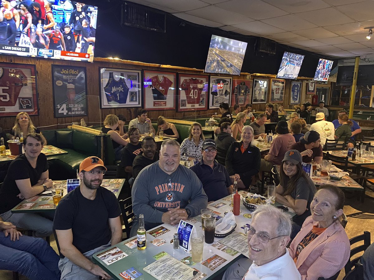 The Princeton Club of Tampa Bay getting ready to watch the game! <a href="/princetonalumni/">Princeton Alumni</a> #MakeShots