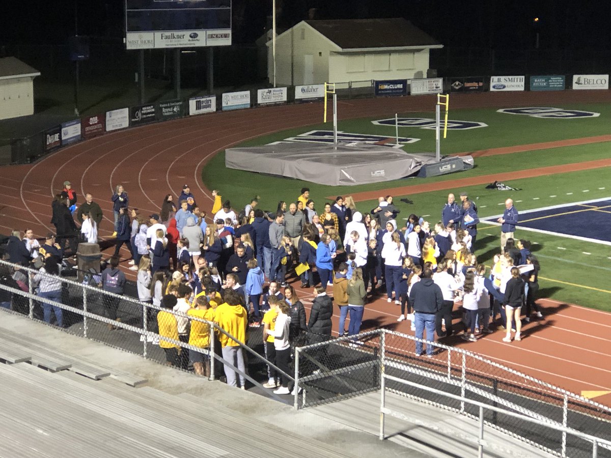 CedarCliff_AD's tweet image. Things that make an AD proud:

1. An amazing group of student athletes

2. Seeing the impact a team can have on a community.

3. Watching little kids flock to their “heroes” and offer support and encouragement. 

Thank you Lady Colts and the Cedar Cliff Community. 

#ColtPride