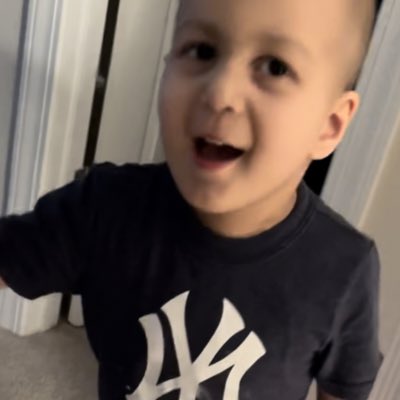 Sharivoce's tweet photo. #NewProfilePic That’s 3 year old Luca Holmes! #leukemiawarrior #strongmanlucajames https://t.co/G8bqhiz9X3