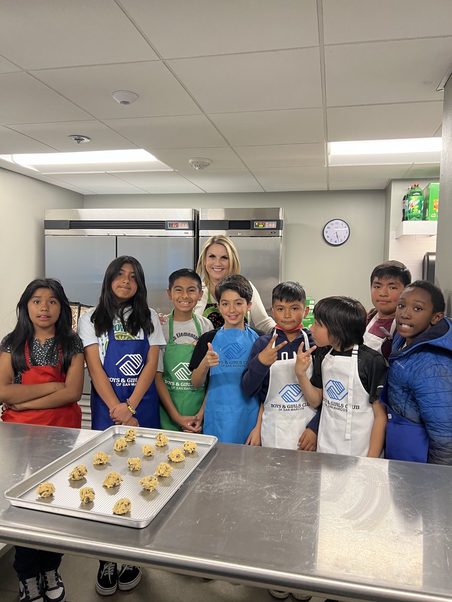 boysgirlsclubsm's tweet photo. Club members had a great time baking some delicious cookies with the Mayor of San Marcos @RebeccaJ516 
Thank you for visiting our Zable Foundation Branch and giving our Club members this memorable experience. 

#bgcsm #greatfutures #cookies https://t.co/ZmYOLJQe6C