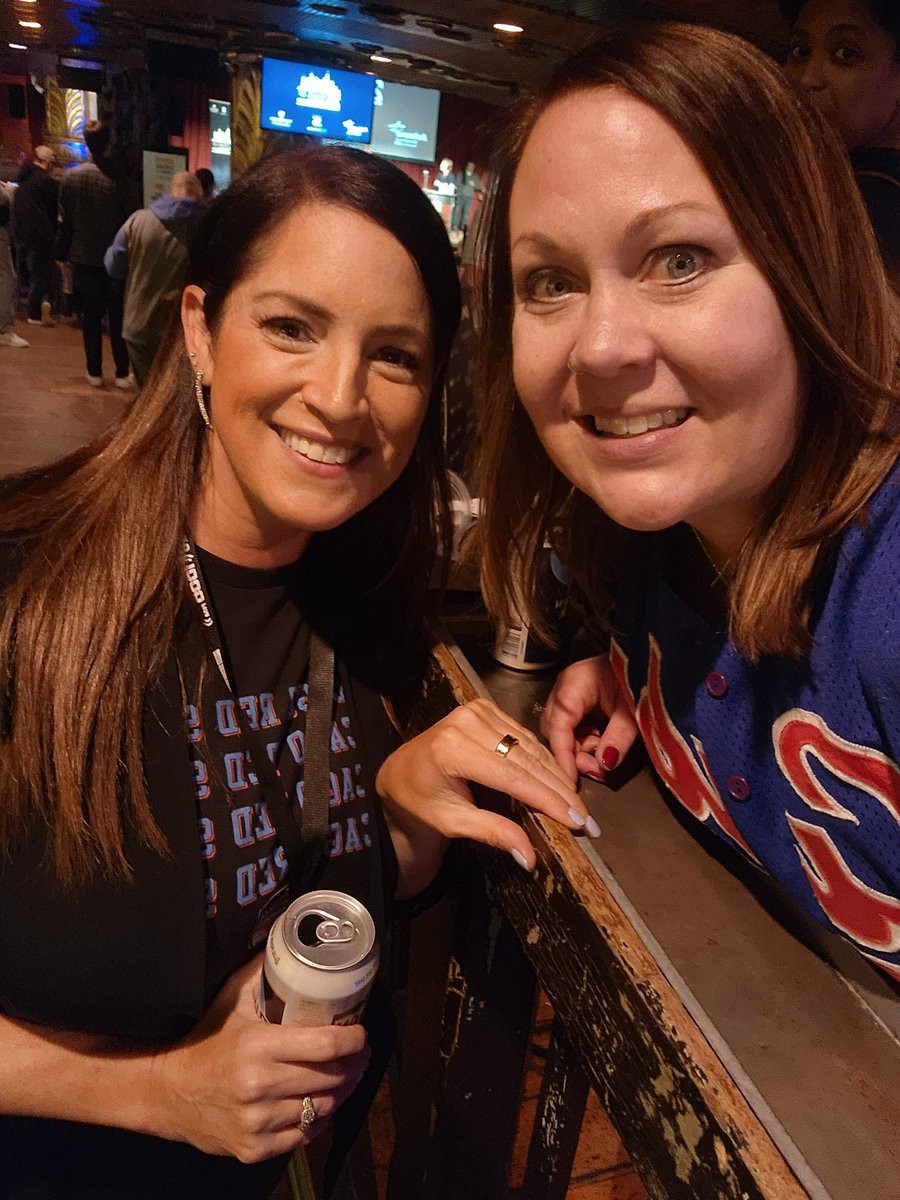 juice32812's tweet photo. It was an HONOR to see you tonight.  Thank you for representing us ladies amongst the boys 🩷 https://t.co/r0iTuo1AC2